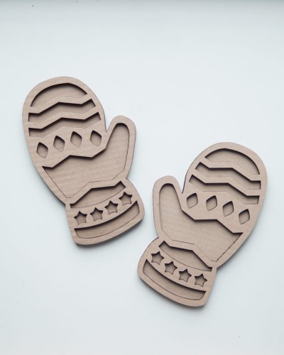 Rękawiczki do wysypywania, zabawa sensoryczna.