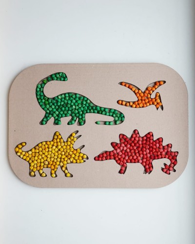 Panel z dinozaurami.