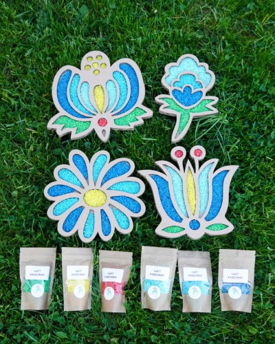 Sensoryczny Haft Kaszubski, zestaw z barwionym ryżem.