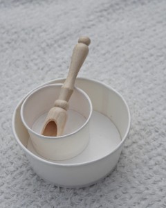 Miseczki białe z nabierakiem