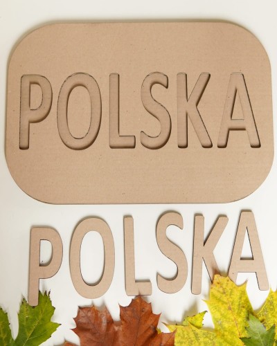 Sensokarton Polska, napis, wysypywanka sensoryczna.