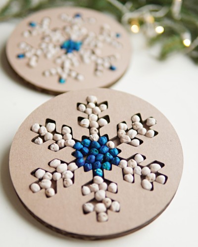 Sensoryczna śnieżynka, wysypywanka sensoryczna.